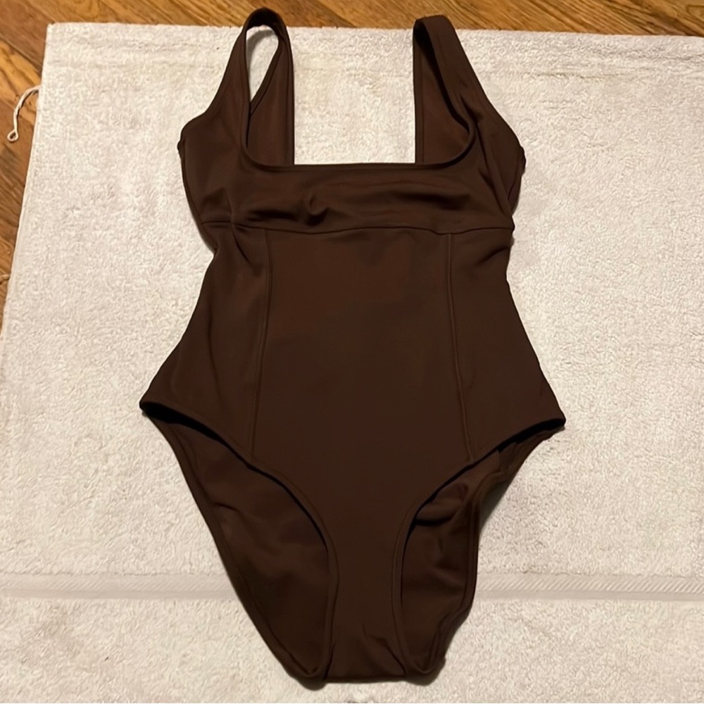 SKIMS SHAPING SWIM TANK ONE PIECE